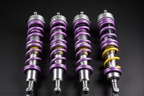 Sistema di sospensioni KW coilovers in acciaio inox, con molle gialle e corpo filettato.